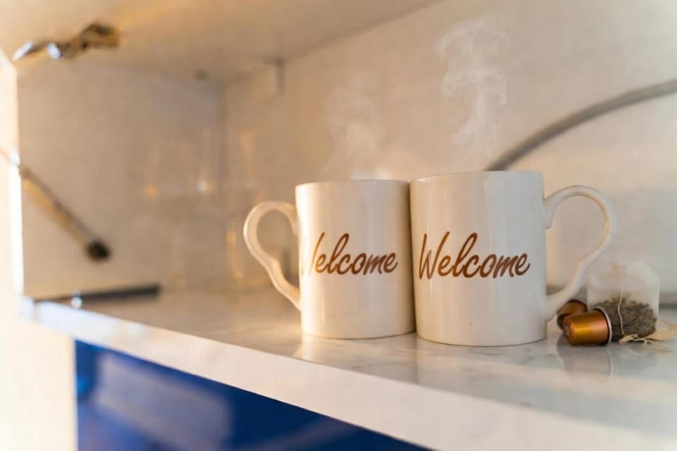 Coffee/tea facilities, Kitchen or kitchenette, Text overlay