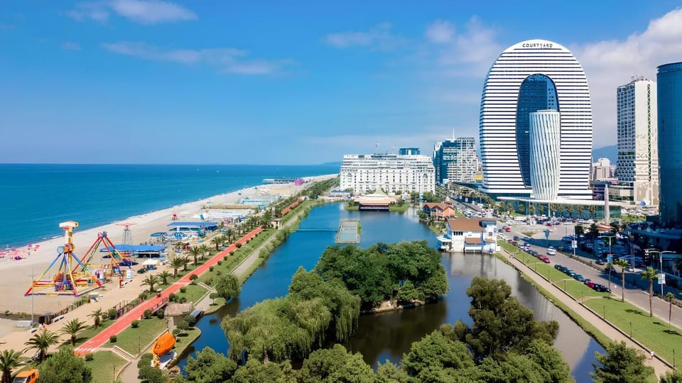 Property building, Nearby landmark, Communal lounge/ TV room, Day, Neighbourhood, Natural landscape, Bird's eye view, Beach, Evening entertainment, City view, Lake view, River view, Sea view, Location