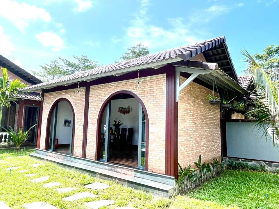 Property building, Spring, Day, Garden, Garden view, Inner courtyard view