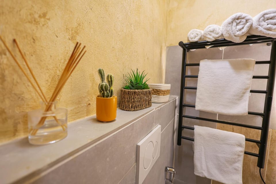 Charming Private Underground Roman Retreat Self Check-In B Apartment in Rome