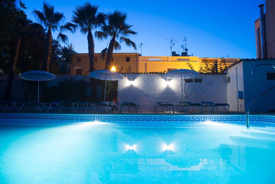 Swimming pool, Swimming pool