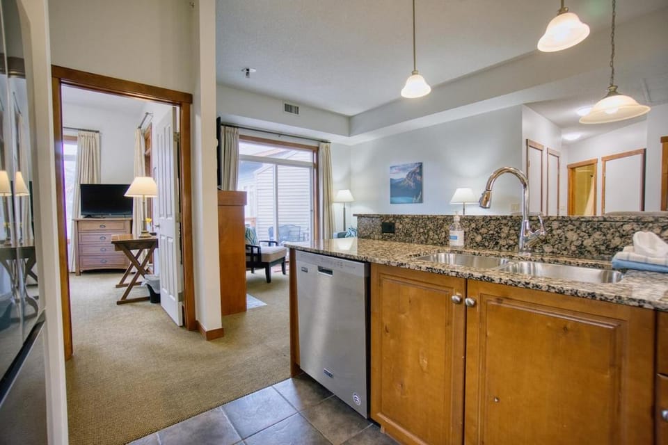Top Floor condo with Stunning Views Apartment in Canmore
