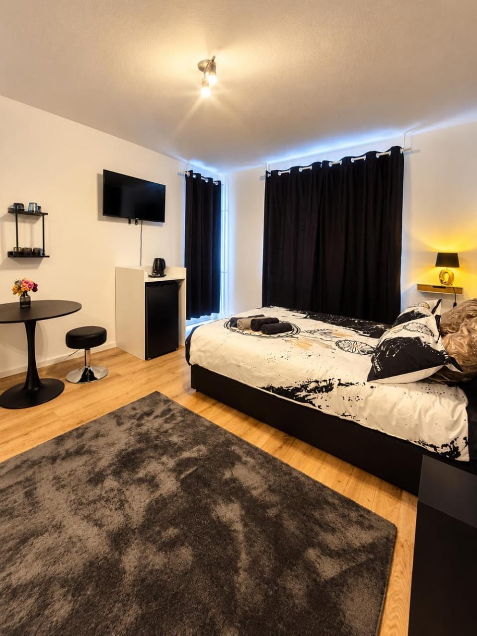 UrbanNest Noir Suite Apartment in Hanover