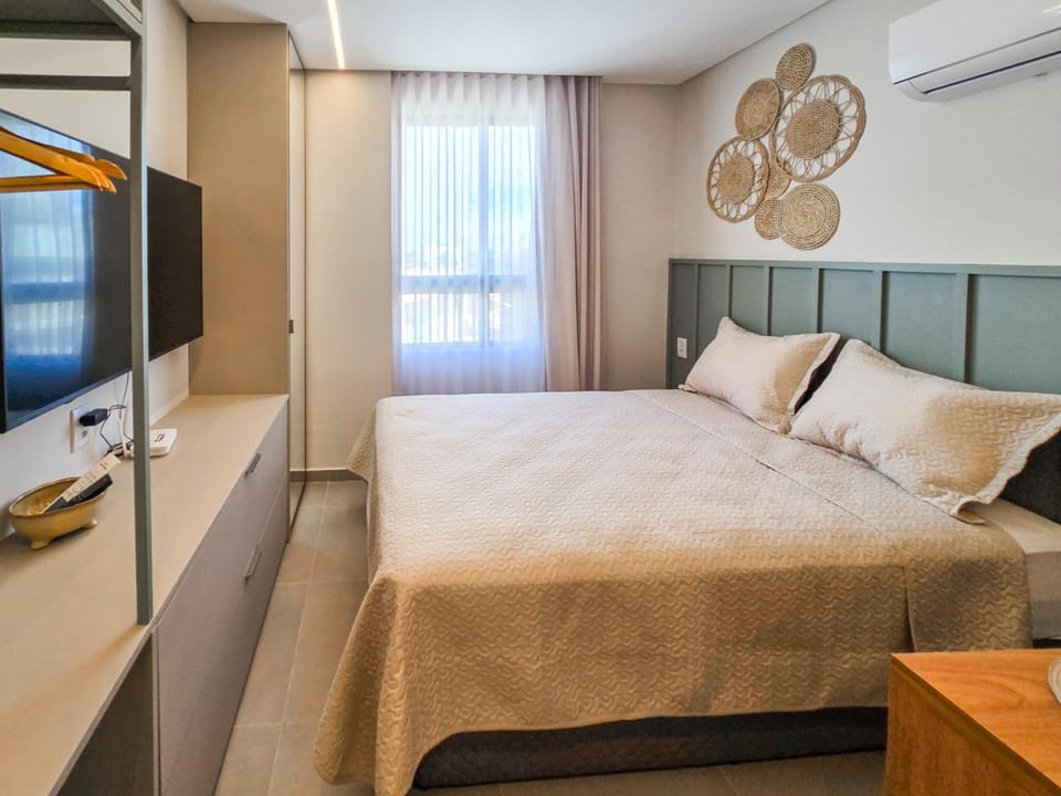 Bed, TV and multimedia, Photo of the whole room, Bedroom, air conditioner
