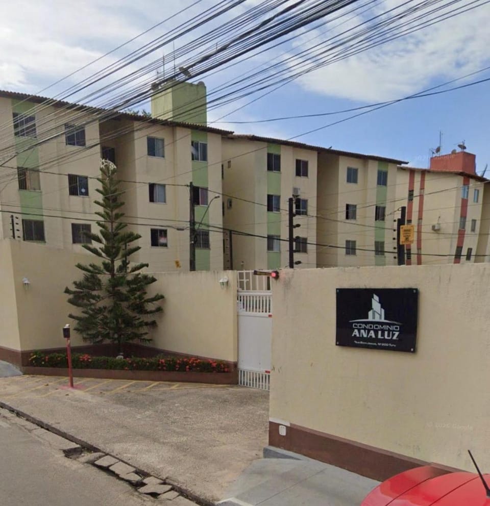 Facade/entrance, Day, Street view