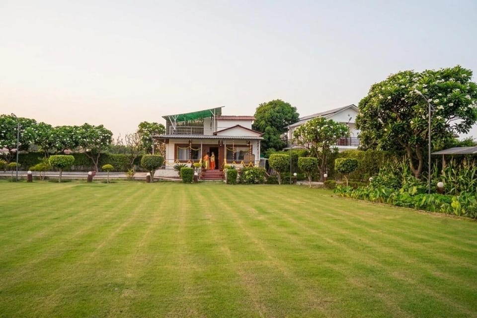 Sapphire Farms - Farmhouse in Noida Villa in Noida