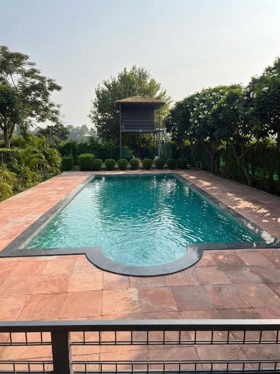 Sapphire Farms - Farmhouse in Noida Villa in Noida