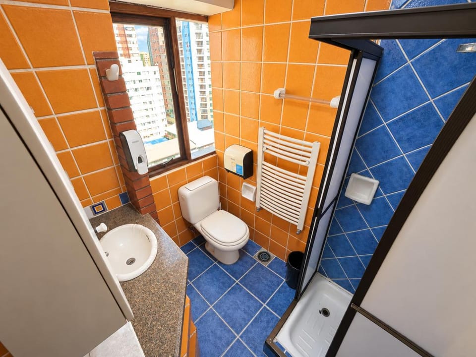 Shower, Toilet, Bathroom, towels