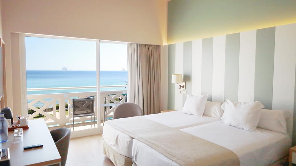 Bed, Photo of the whole room, Sea view