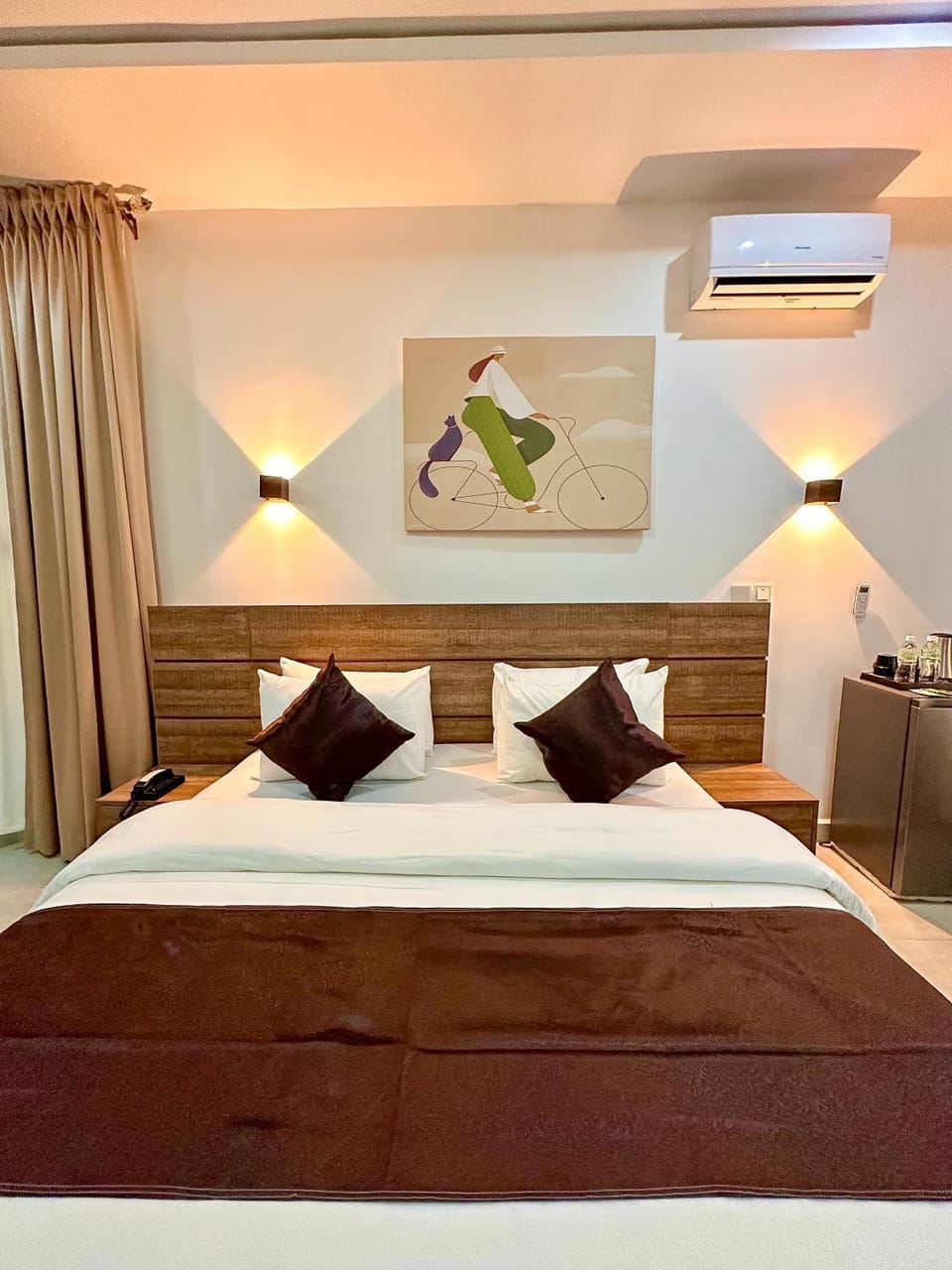 Bed, Photo of the whole room, Bedroom, air conditioner