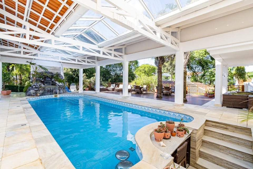 Casa de Alto Padrão com Piscina e Jacuzzi House in Curitiba