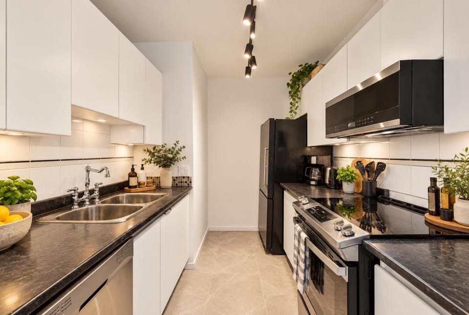 City Lights and Comfort Stylish 2BR Apartment in Vancouver