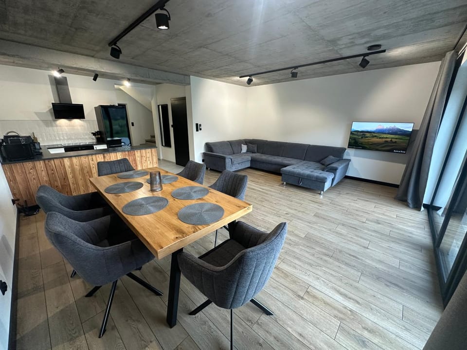 Communal lounge/ TV room, Bed, Kitchen or kitchenette, Living room, Photo of the whole room, Dining area