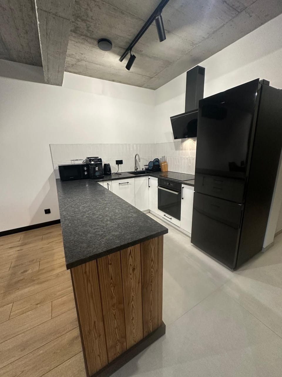 Kitchen or kitchenette, oven, stove
