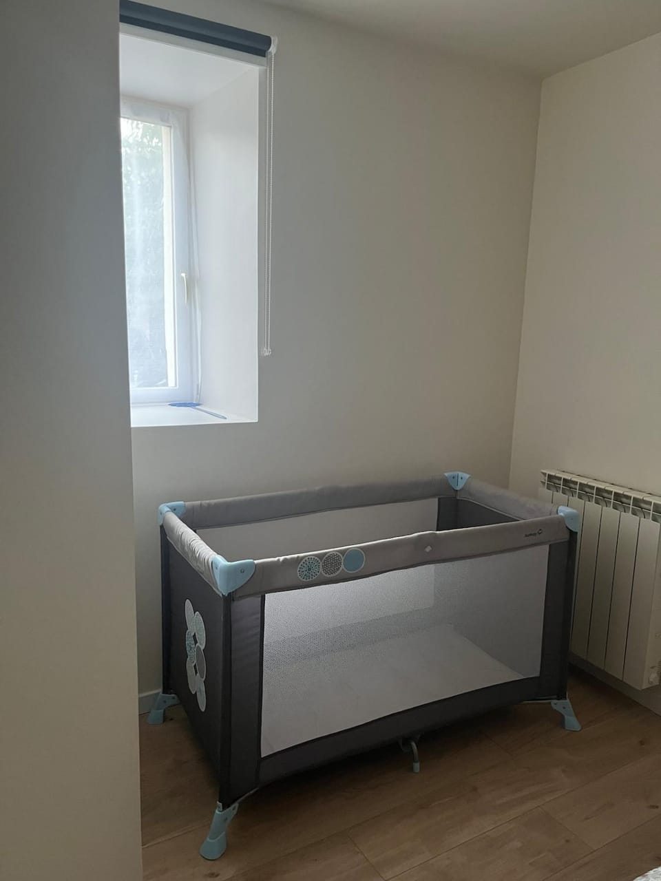Bedroom, cot