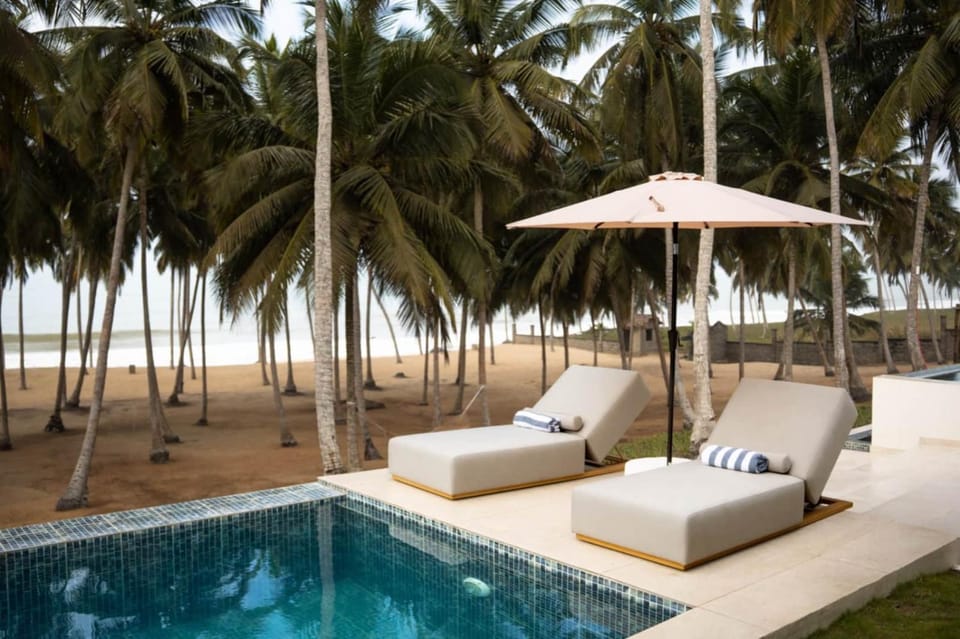 Swimming pool, sunbed