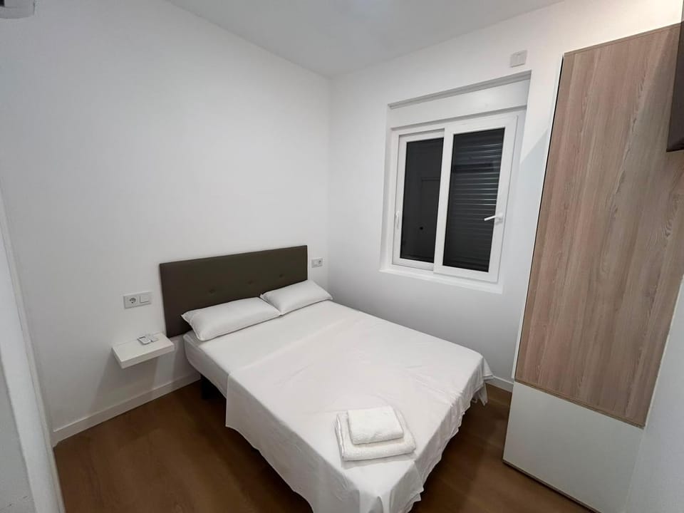 Bed, Bedroom, towels, wardrobe