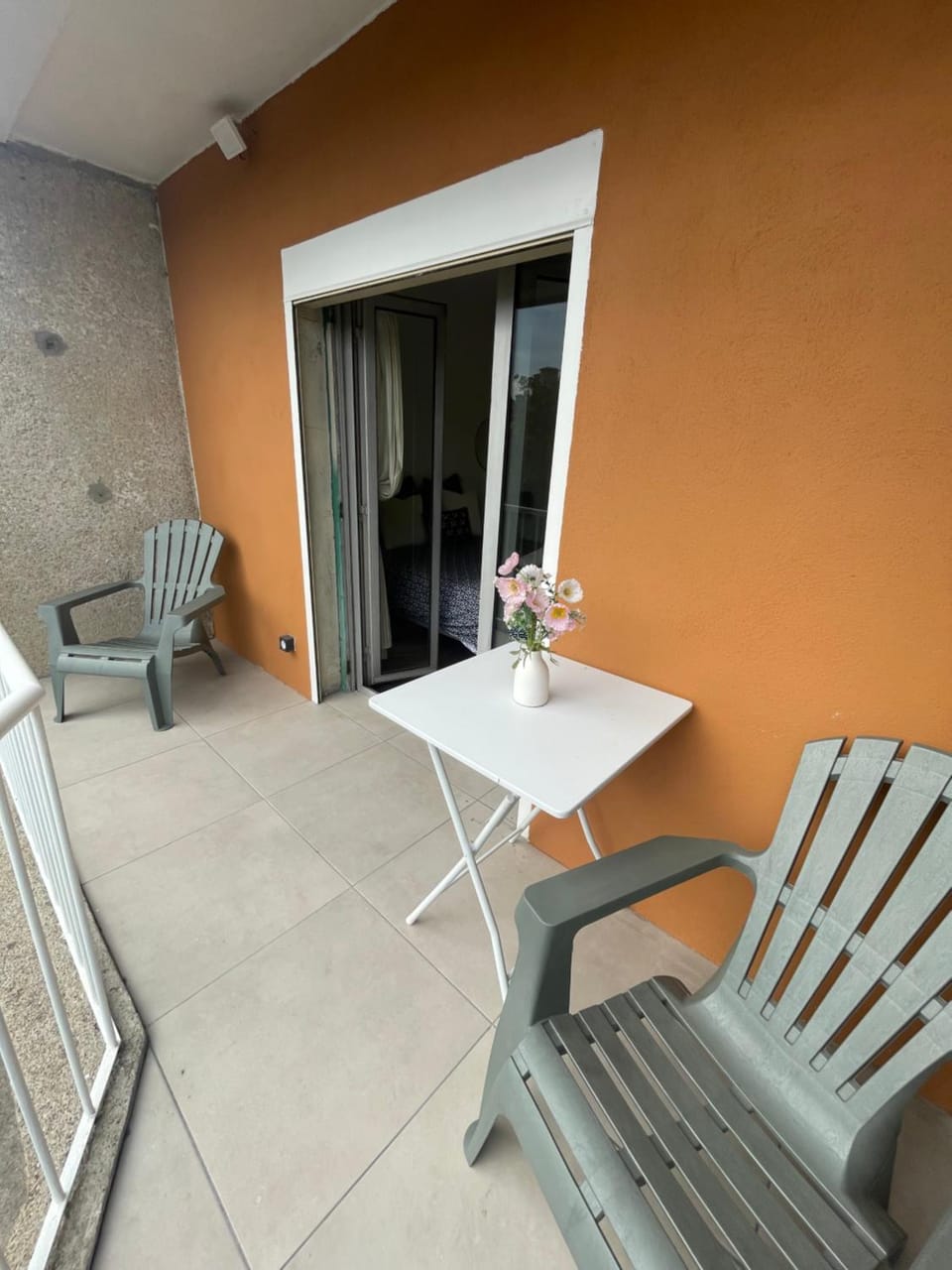 Chambre avec terrasse privée vue sur la Cité Médiévale Vacation rental in Carcassonne