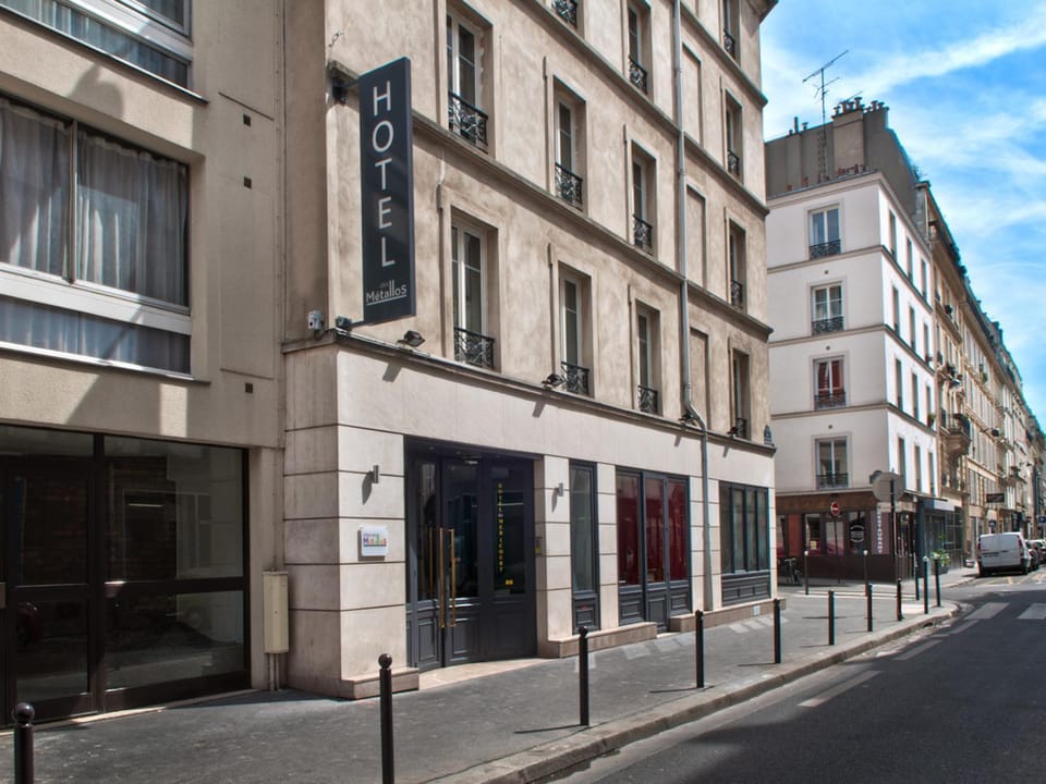 Facade/entrance