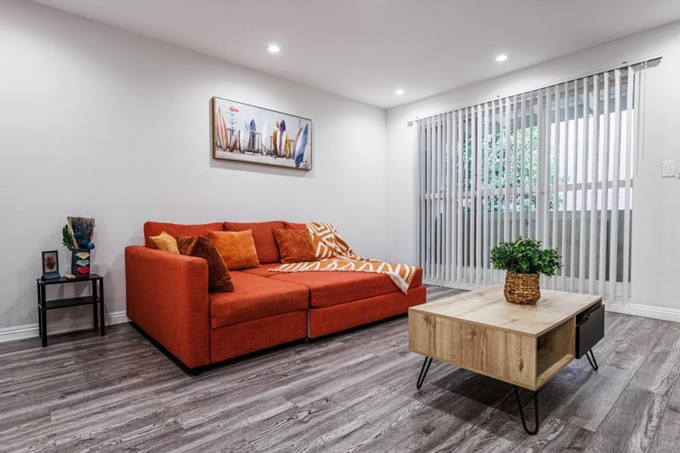 Beverly Hills 1BR Sleeps 4, Parking, Near Cedars Apartment in Beverly Hills