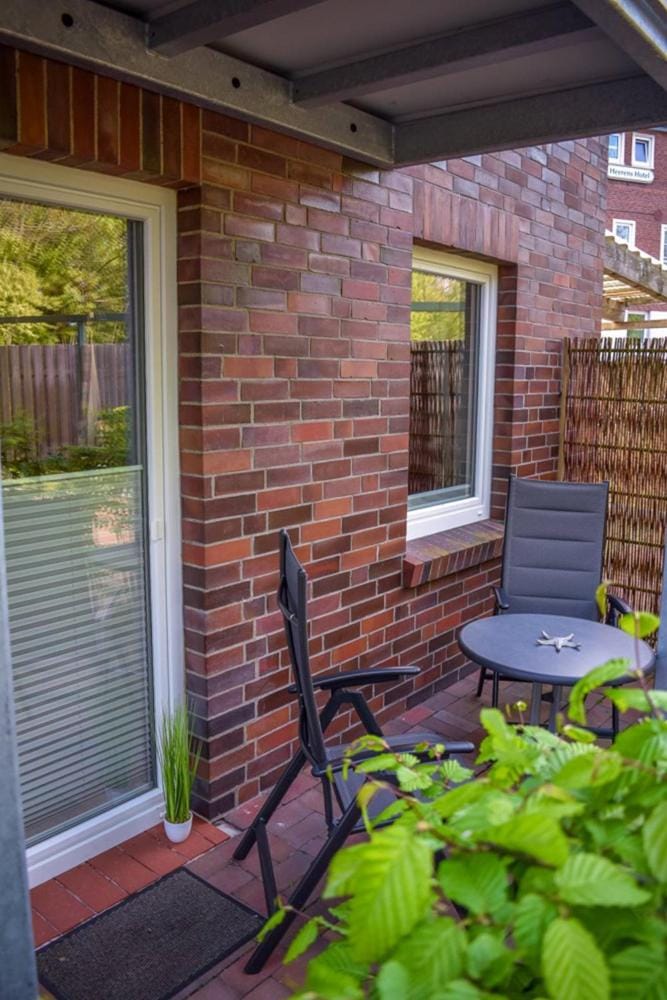 Property building, Patio, Garden, Balcony/Terrace, Garden view