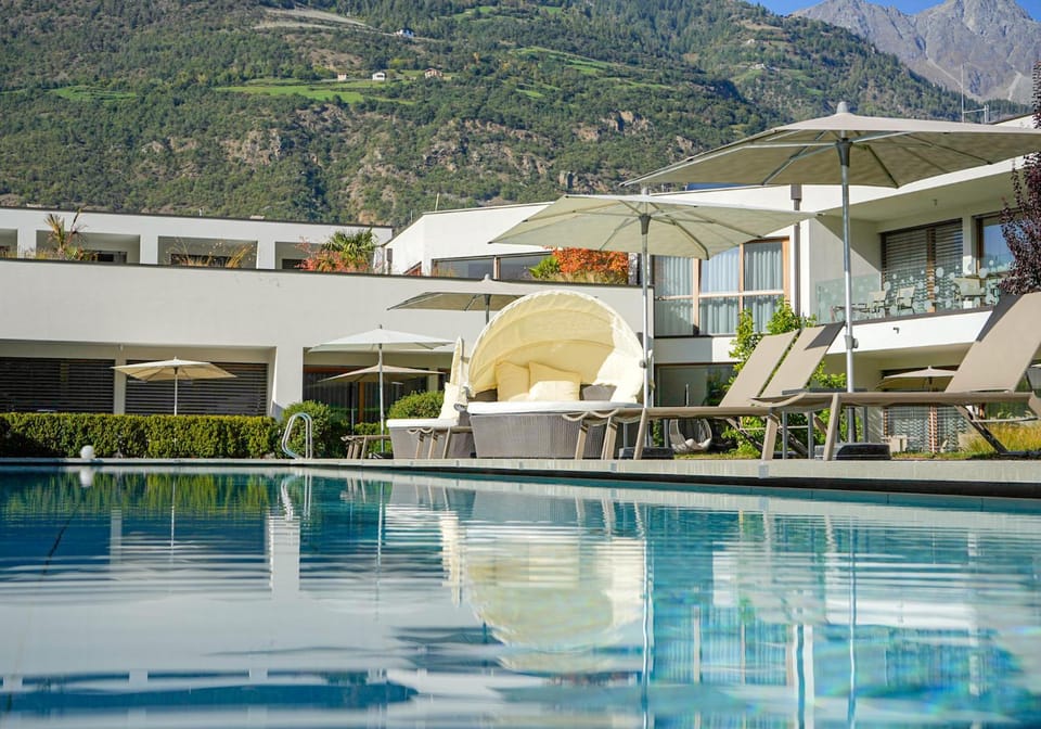 Property building, Natural landscape, Mountain view, Pool view, Swimming pool, sunbed