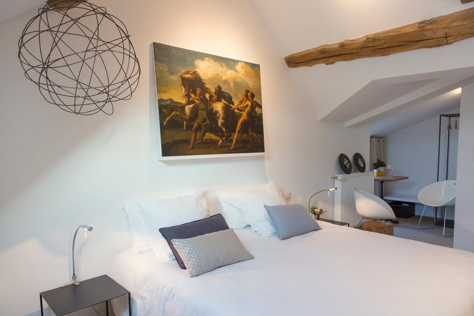 Photo of the whole room, Decorative detail