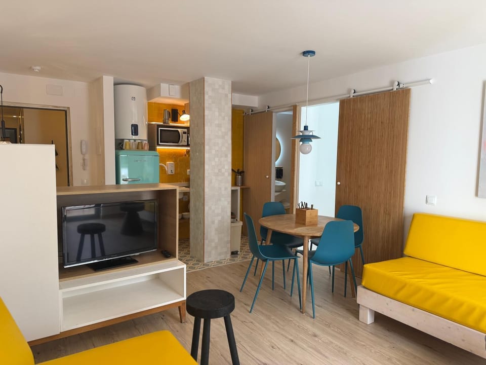 Kitchen or kitchenette, Living room, Dining area