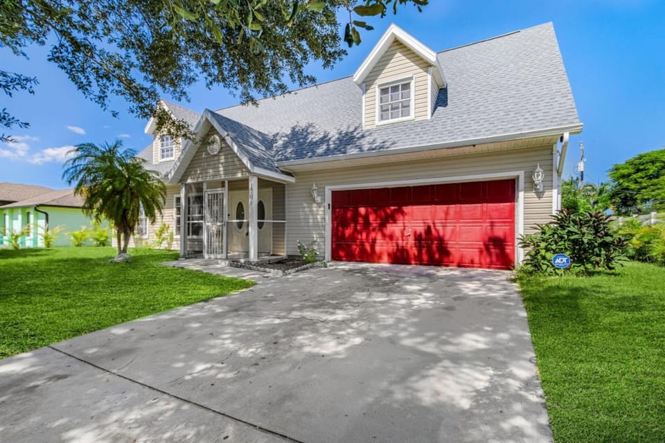 Fenced Yard • Outdoor Lounge, Grill • Mini Library House in North Fort Myers