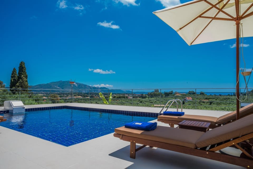 Day, Swimming pool