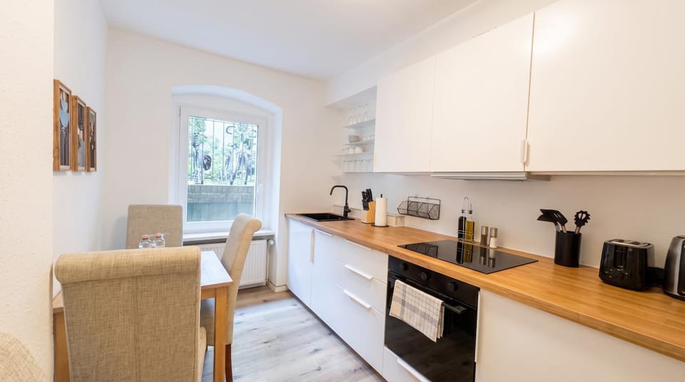 Kitchen or kitchenette, Dining area, stove, toaster