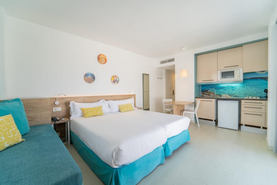 Kitchen or kitchenette, Photo of the whole room, Bedroom