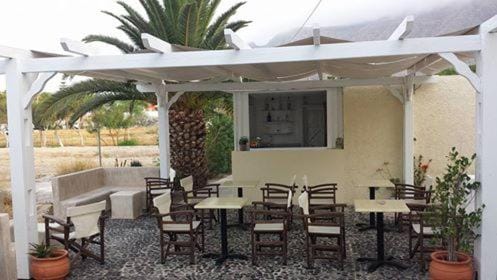 Property building, Lounge or bar, Breakfast