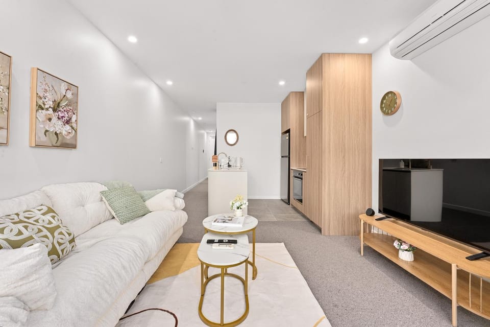 Communal lounge/ TV room, TV and multimedia, Living room, Seating area, Evening entertainment