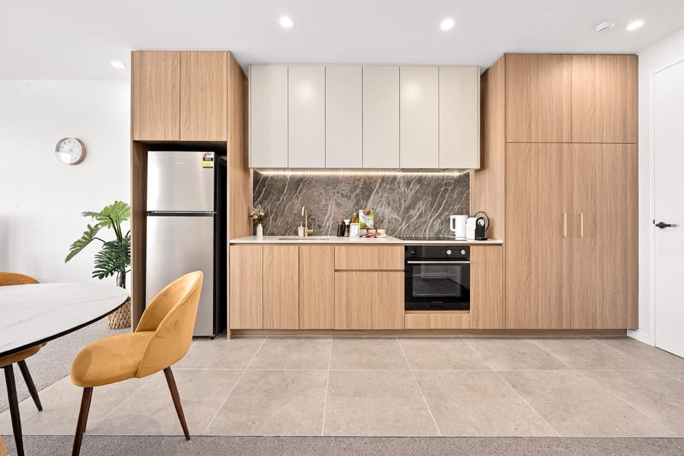 Coffee/tea facilities, Kitchen or kitchenette, oven, stove