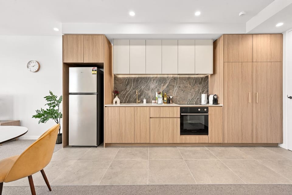 Coffee/tea facilities, Kitchen or kitchenette, oven, stove