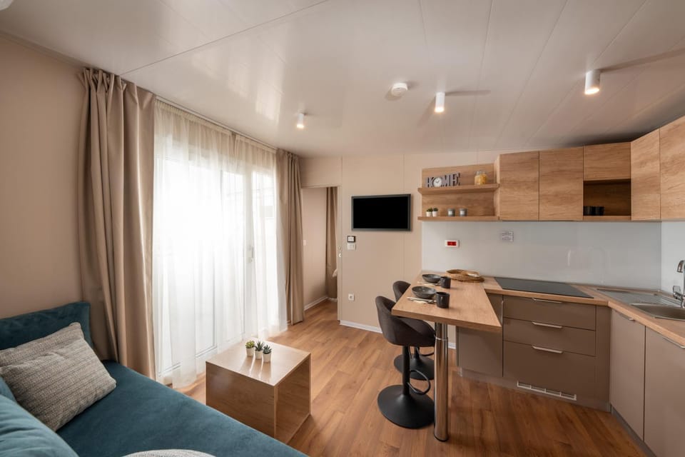 TV and multimedia, Living room, Seating area, stove