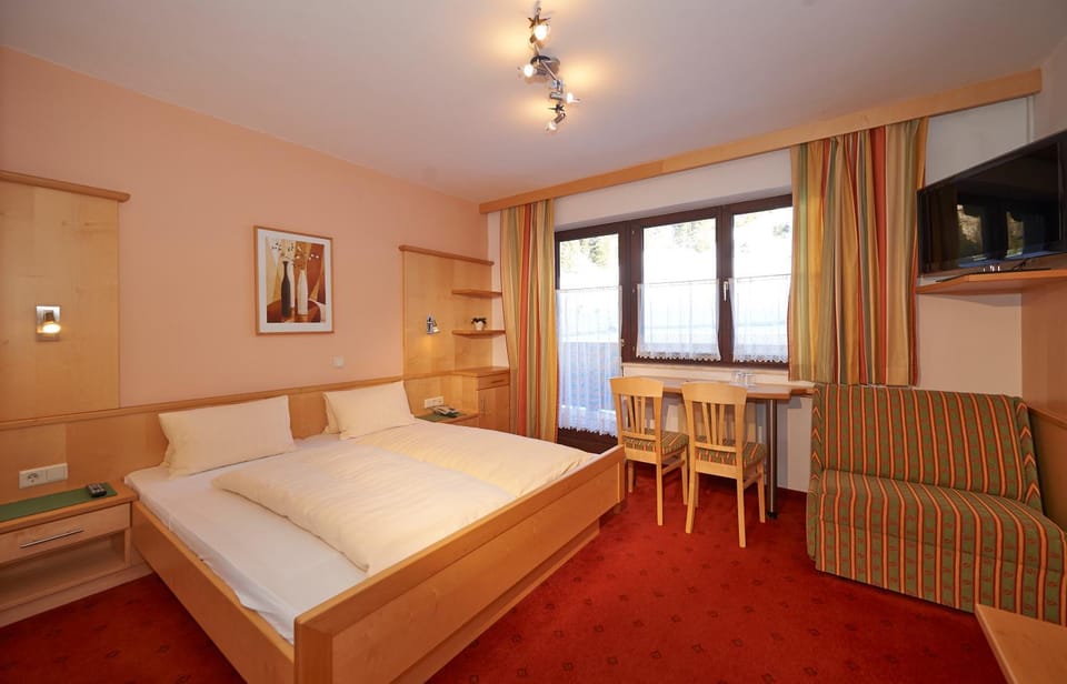 Day, Photo of the whole room