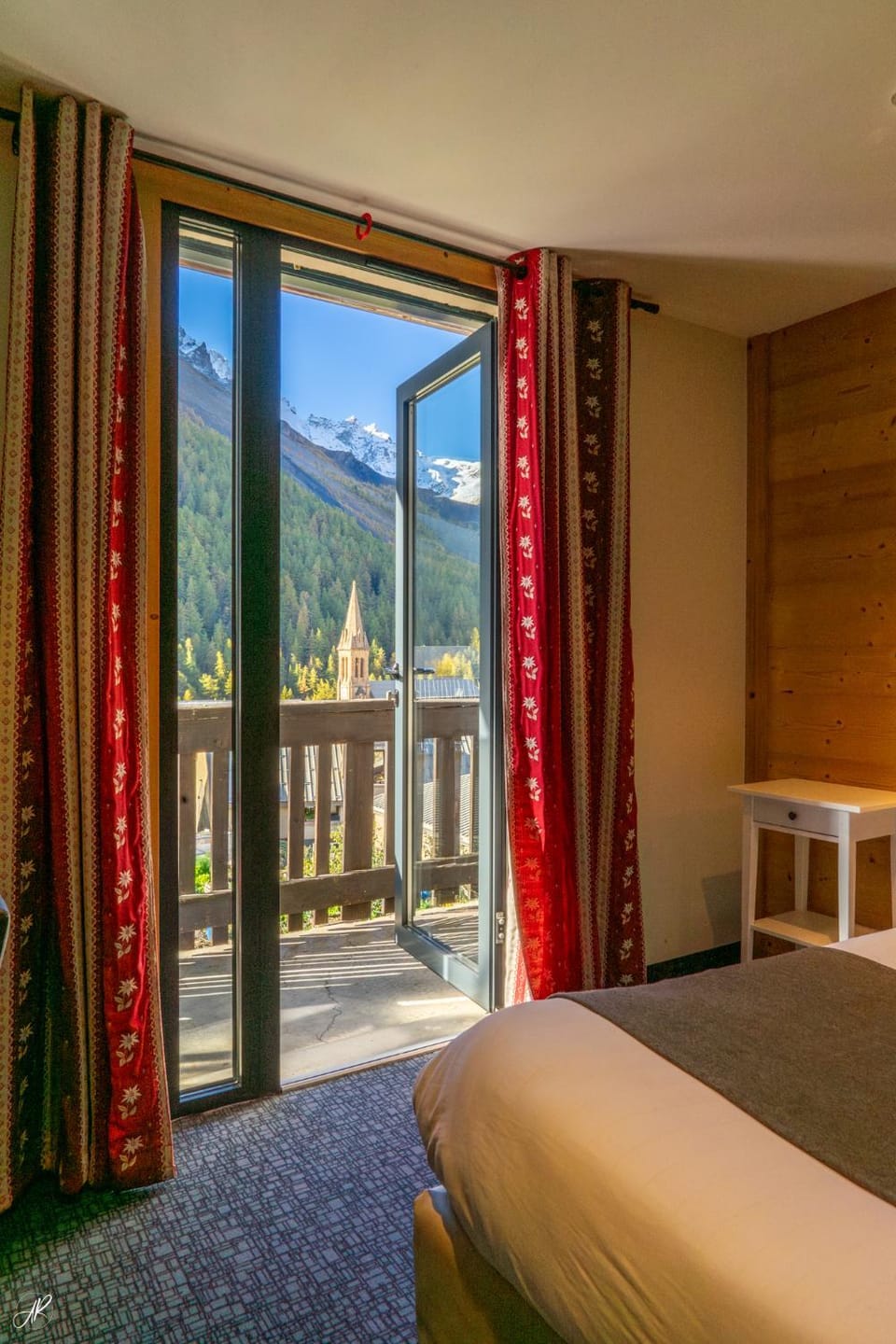 Bed, Natural landscape, View (from property/room), Balcony/Terrace, Photo of the whole room, Bedroom, Mountain view