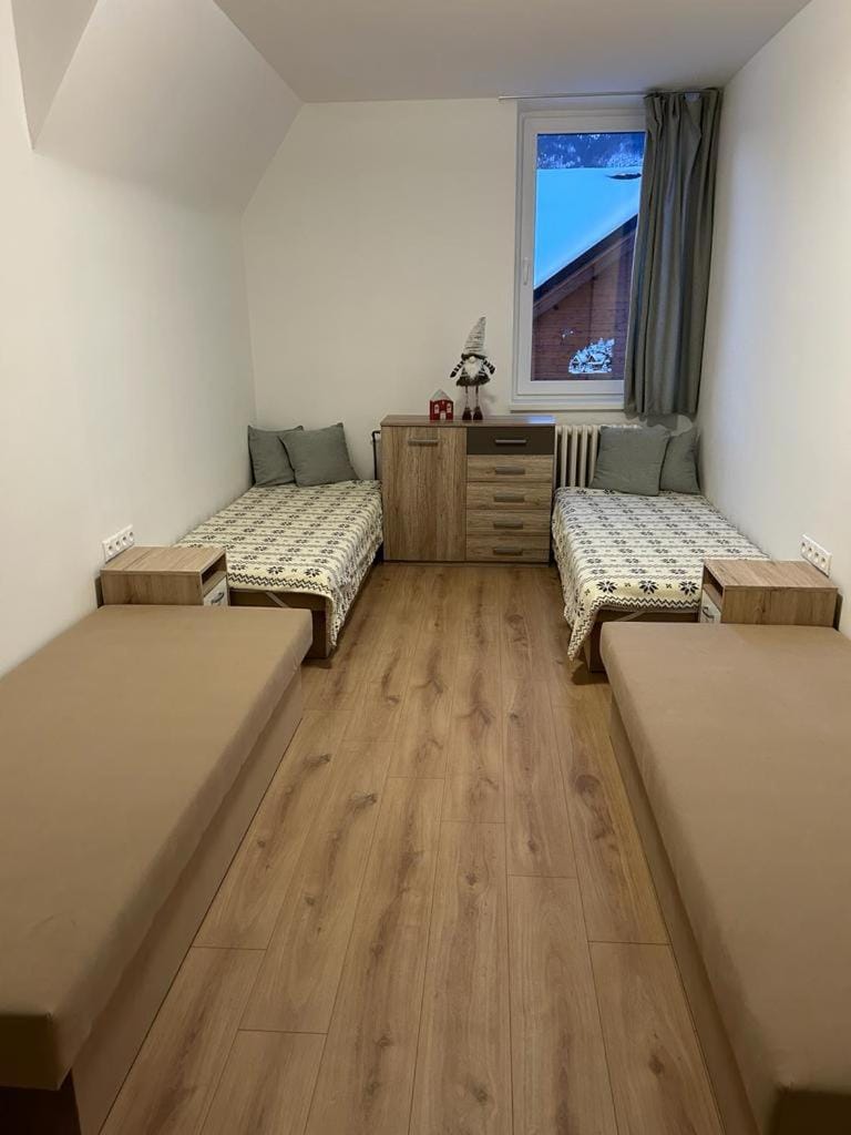 Bedroom, Mountain view, wardrobe