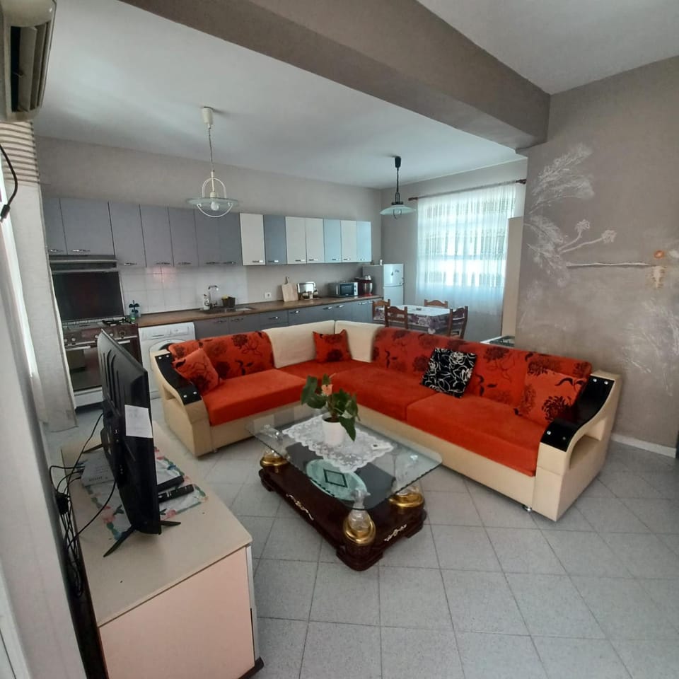 Kitchen or kitchenette, Living room, Seating area, Dining area, minibar, pet friendly, stove
