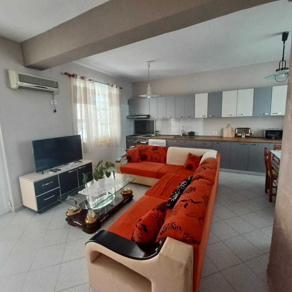 TV and multimedia, Kitchen or kitchenette, Living room, Seating area, Dining area, pet friendly, stove, air conditioner