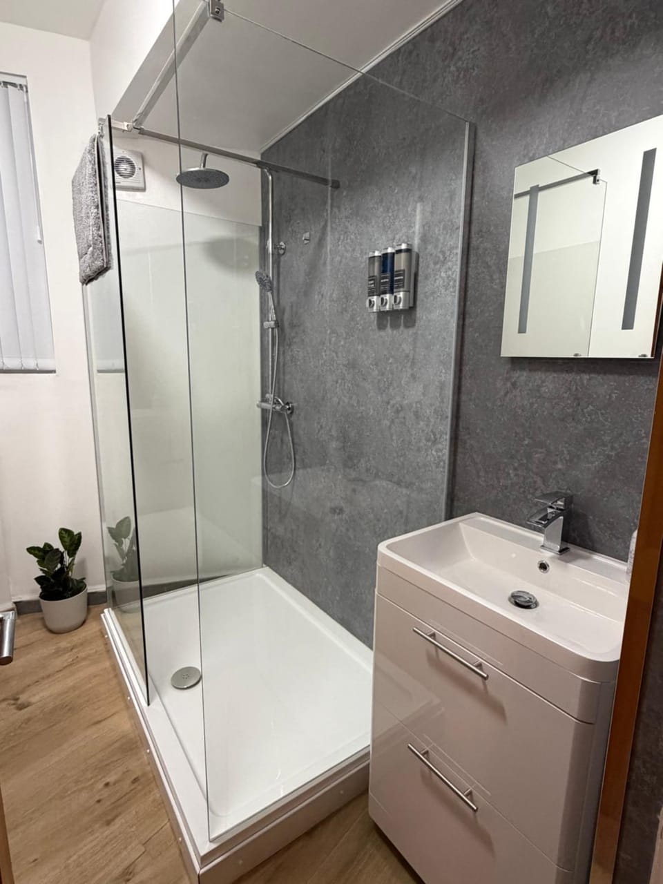 Shower, Bathroom, Bath, towels