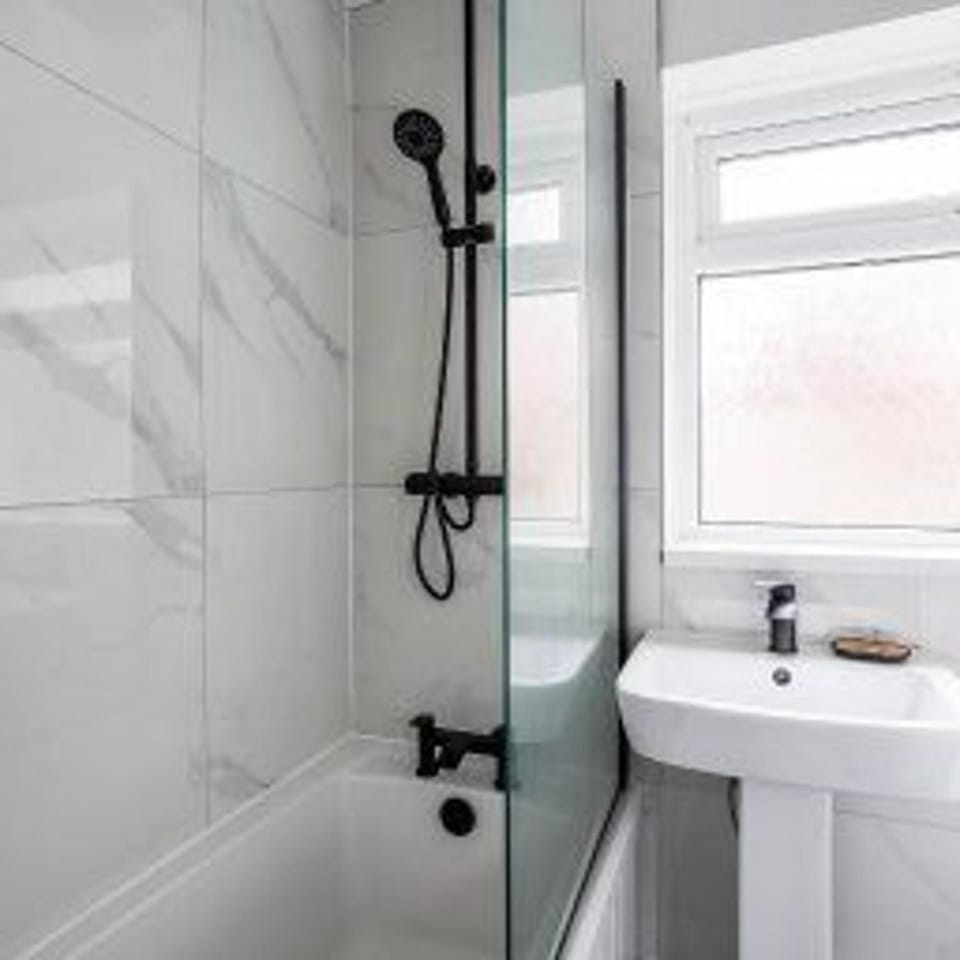 Central Hartlepool - Sleeps 6 - Parking - Sea Side House in Hartlepool