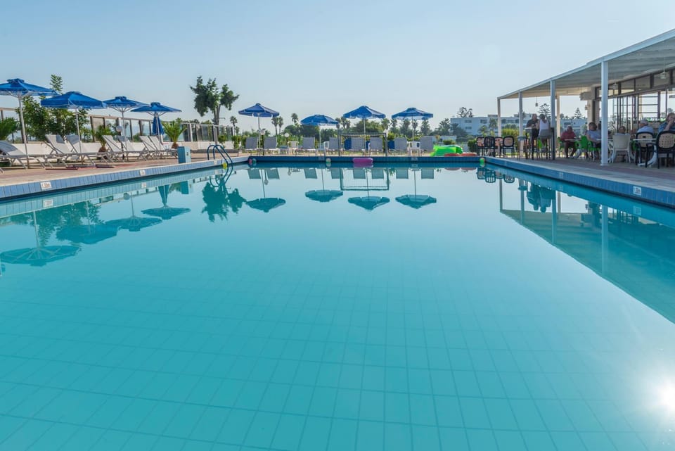 Swimming pool, Swimming pool