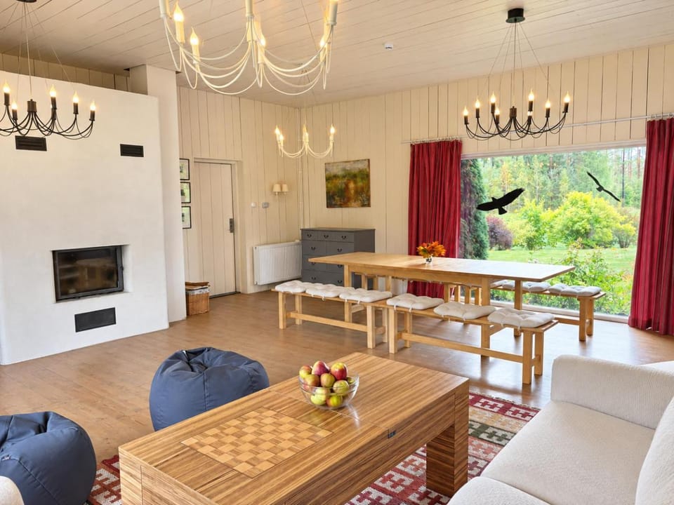 Living room, Seating area, Dining area, Garden view, Garden view, group of guests, Family, Family