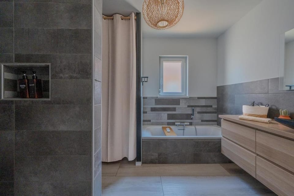 Bathroom, Bath, towels