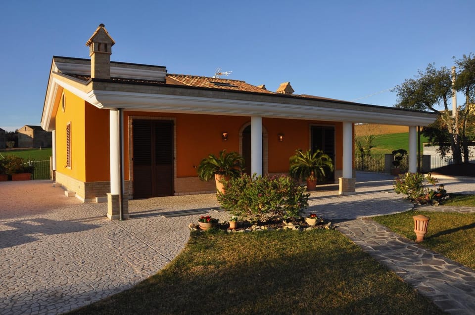 Property building, Day, Garden, Garden view