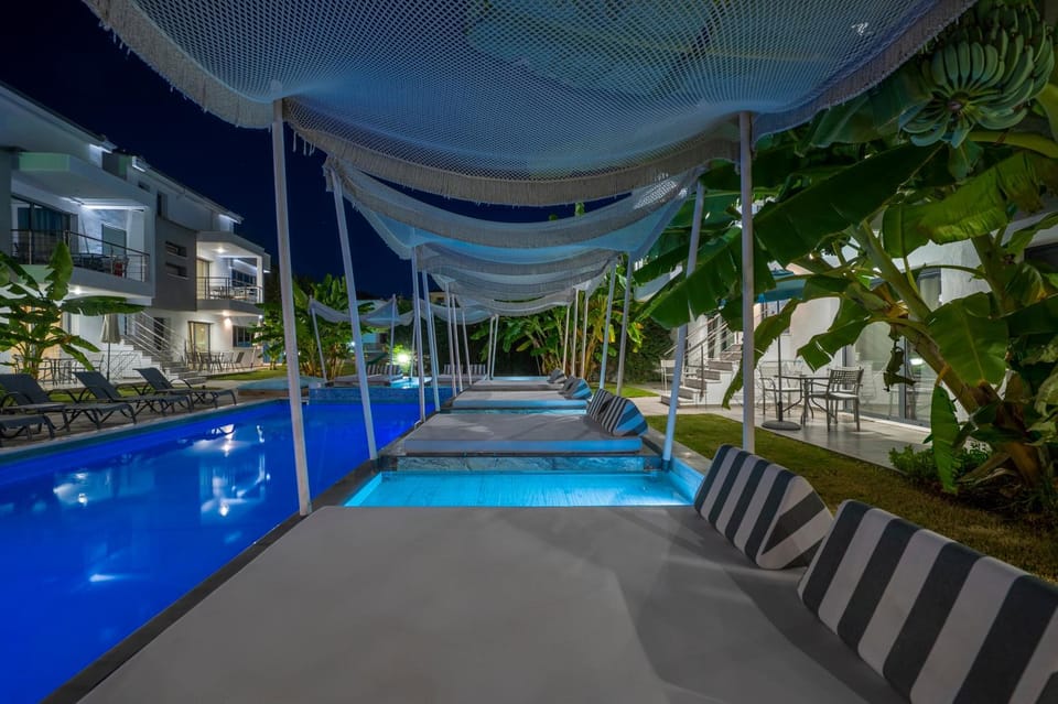 Night, Pool view, Swimming pool, sunbed