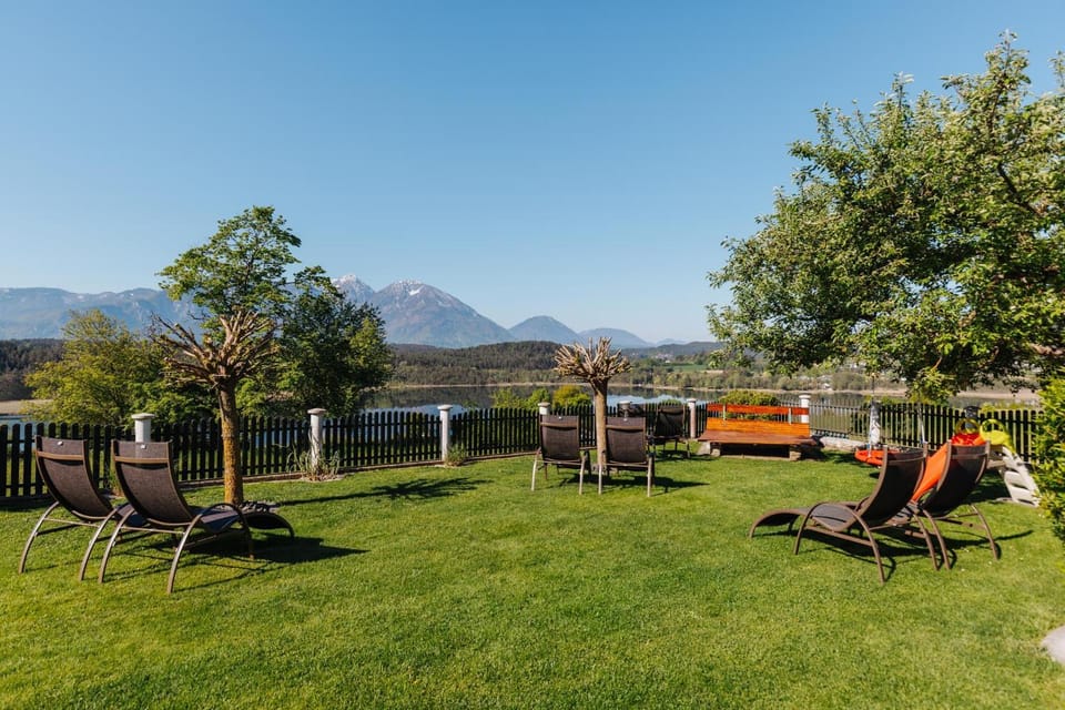Nearby landmark, Day, Natural landscape, Garden, Garden view, Lake view, Mountain view, sunbed